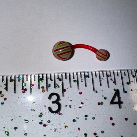 14 gauge Red and Green Flag Design Belly Ring - Picture 6 of 13